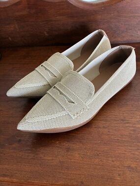 Aerosoles Neutral Gold Metallic Pointed Toe Penny Loafers Size 8